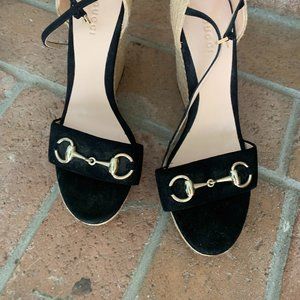 NWT - GUCCI Carolina - Black and Tan 4 1/2 inch open toe wedge - Size 38